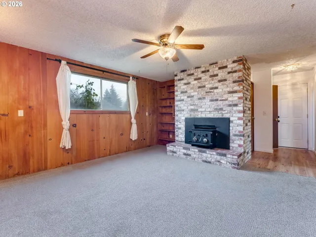 a view of an empty room with a fireplace