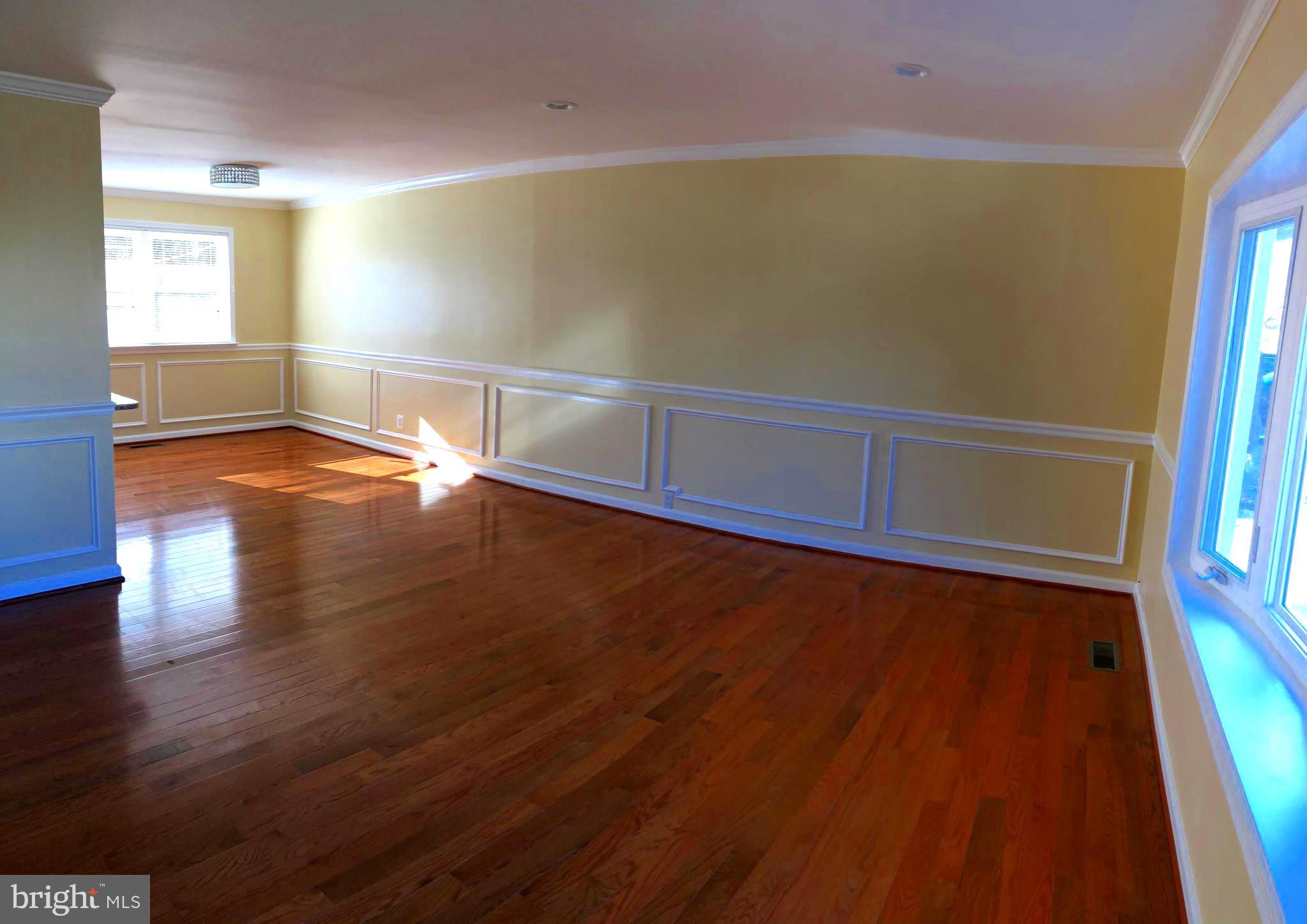 4503 Ebenezer Road Nottingham, MD 21236 - Photo 4 of 34 Living/Dining area