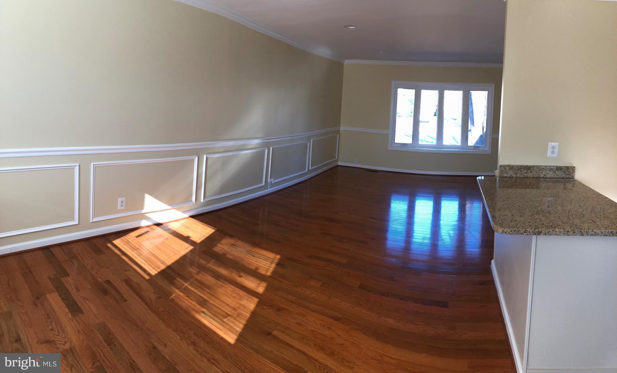 4503 Ebenezer Road Nottingham, MD 21236 - Photo 6 of 34 Dining/Living