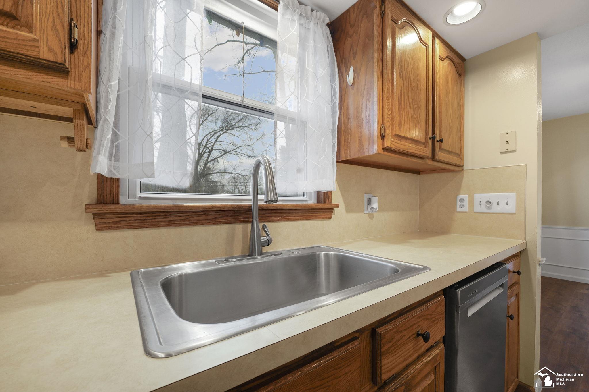 4285 Smith Road Lambertville, MI 48144 - Photo 18 of 66 50170008-01d2f507-4d4a-459a-a902-93185b627fb5.JPG