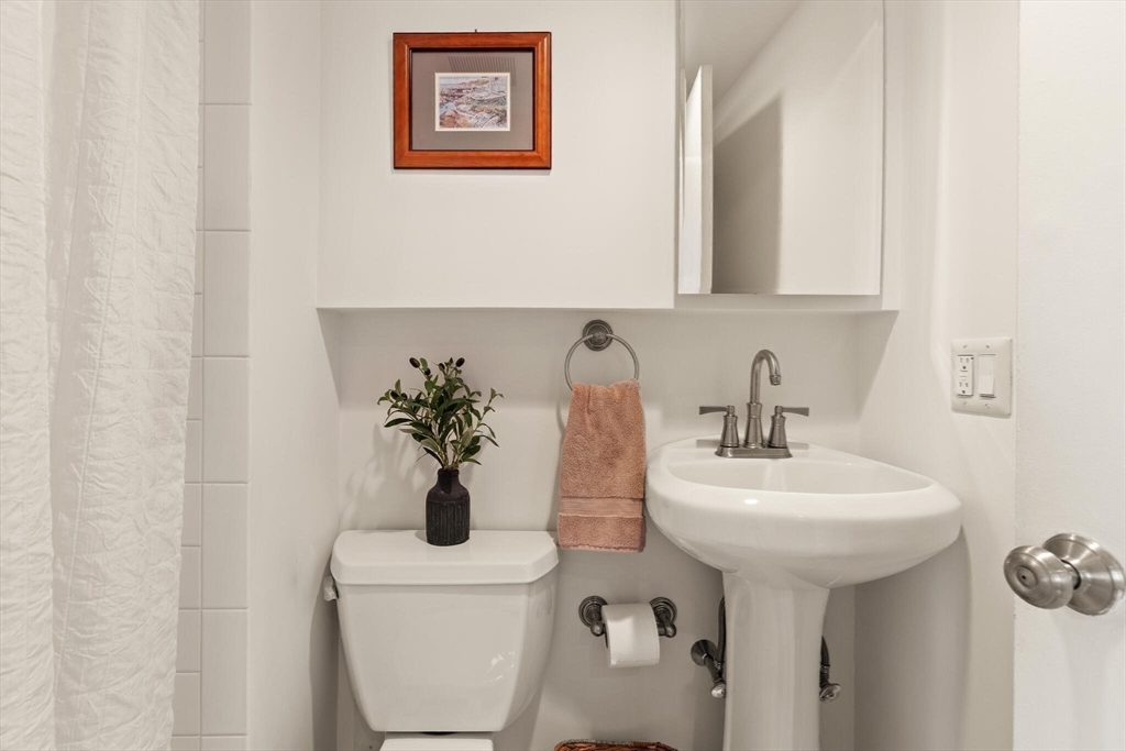 32 Temple Street, Unit 3 Boston, MA 02114 - Photo 11 of 19