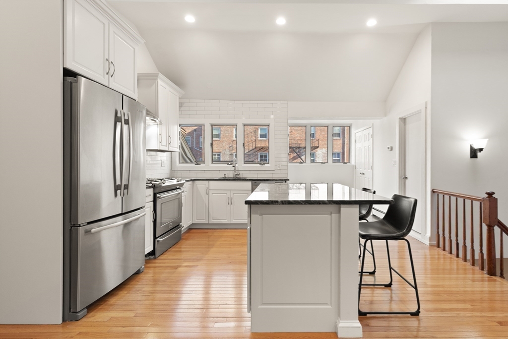 32 Temple Street, Unit 3 Boston, MA 02114 - Photo 6 of 19