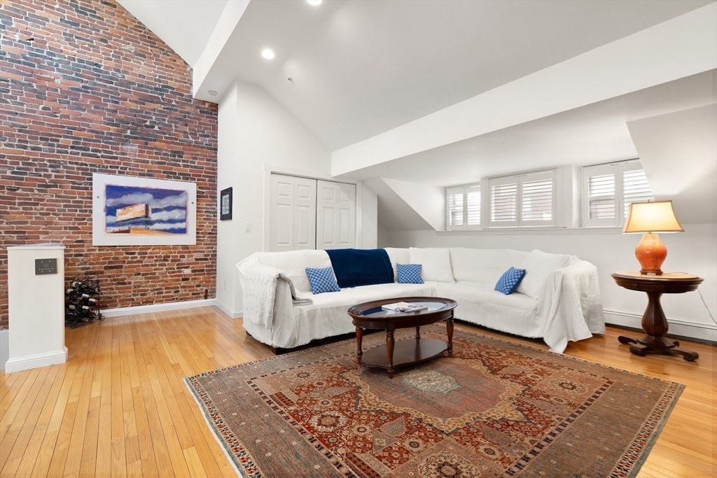 32 Temple Street, Unit 3 Boston, MA 02114 - Photo 9 of 19