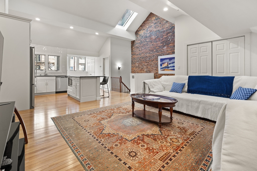 32 Temple Street, Unit 3 Boston, MA 02114 - Photo 10 of 19