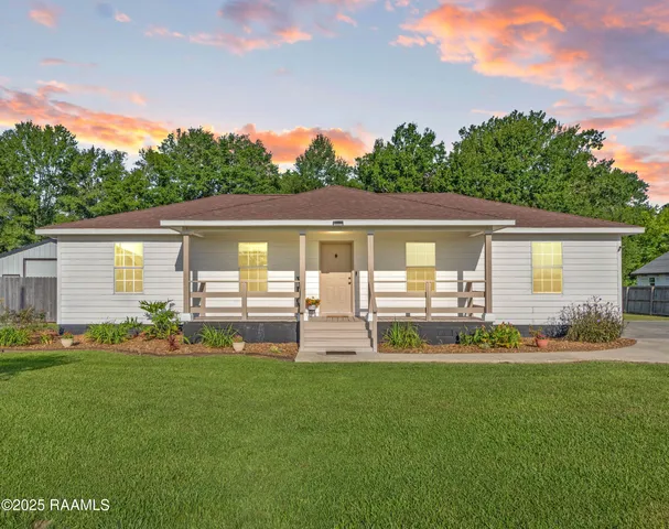 $260,000 | 113 Louis Private Lane, Maurice, LA 70555