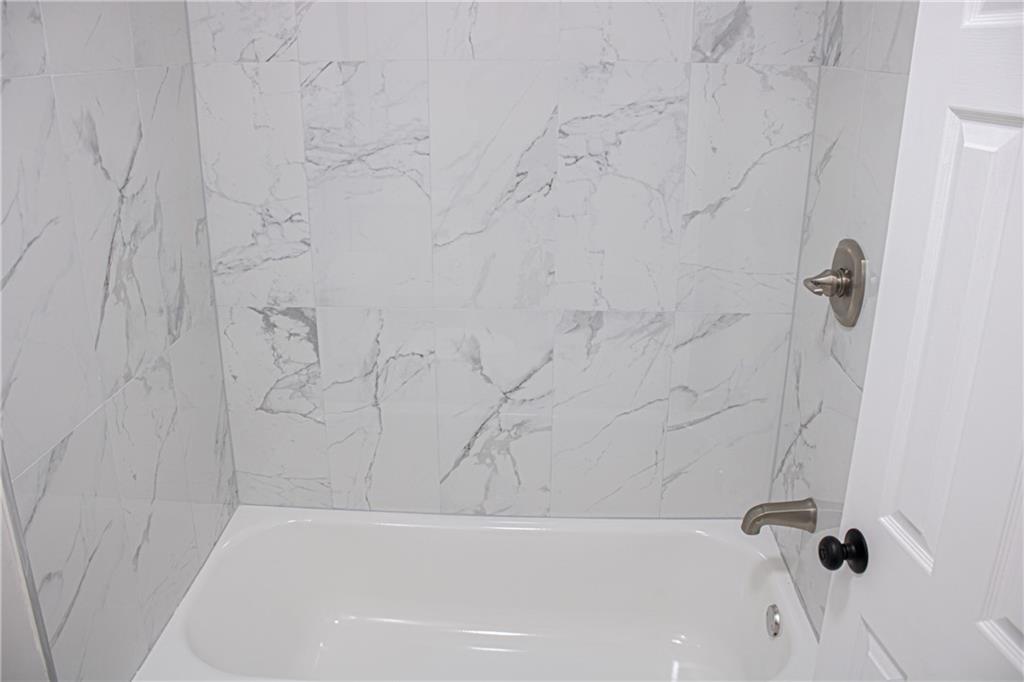 1962 Village Parkway Smyrna, GA 30080 - Photo 40 of 55 a bathroom with a bathtub