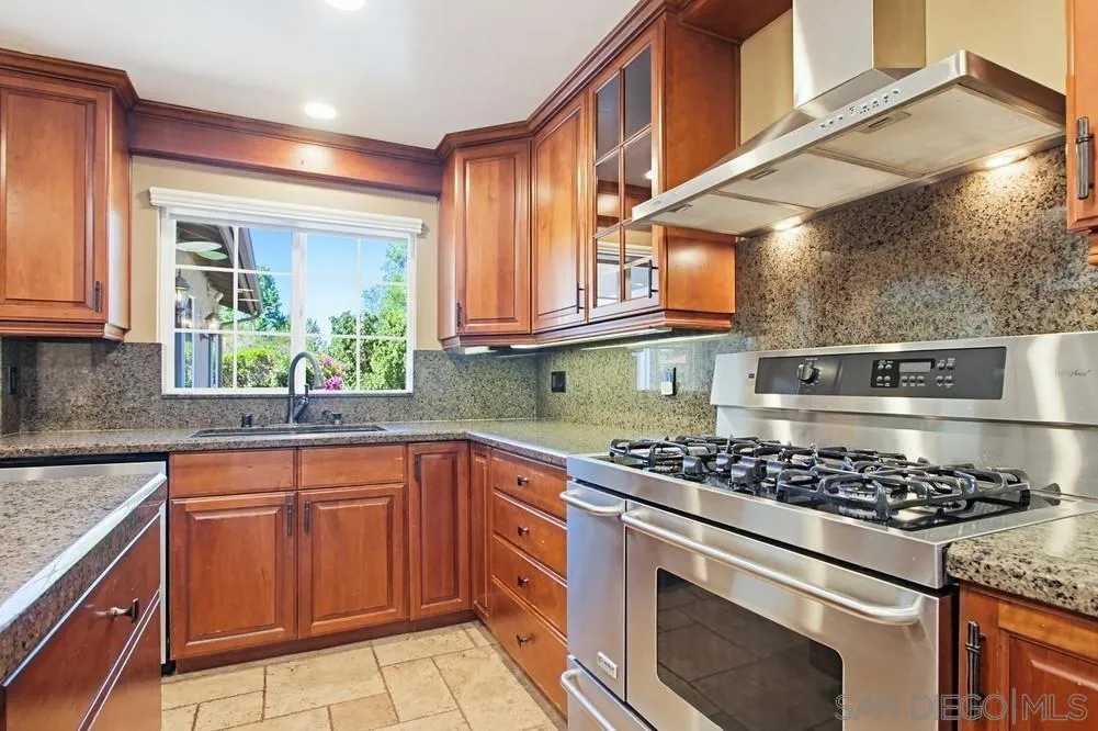 12858 Stone Canyon Road Poway, CA 92064 - Photo 16 of 38 Kitchen