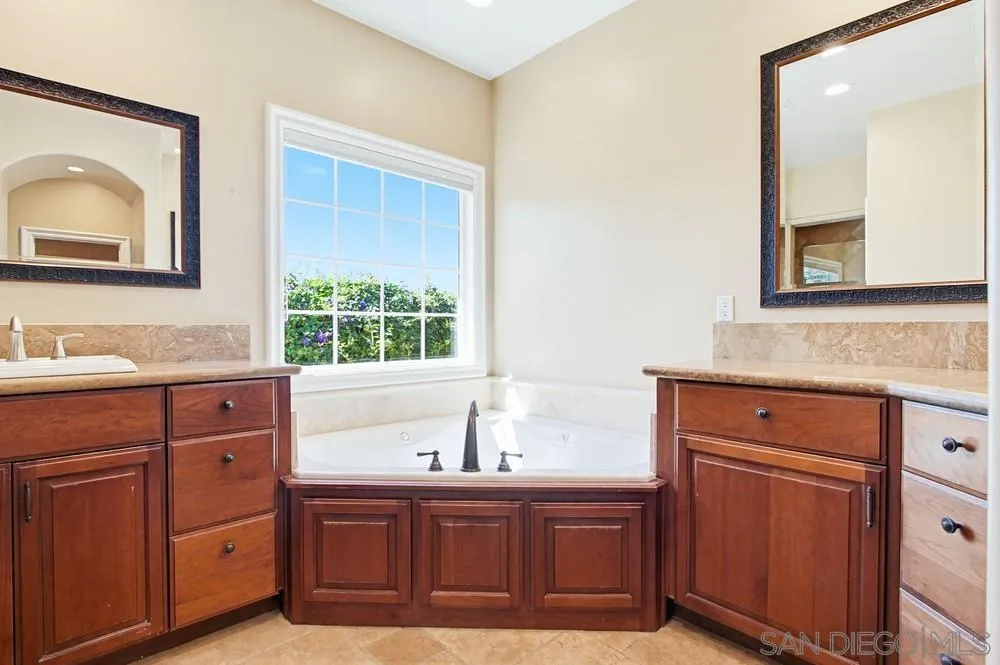 12858 Stone Canyon Road Poway, CA 92064 - Photo 27 of 57 Primary Bath/Spa
