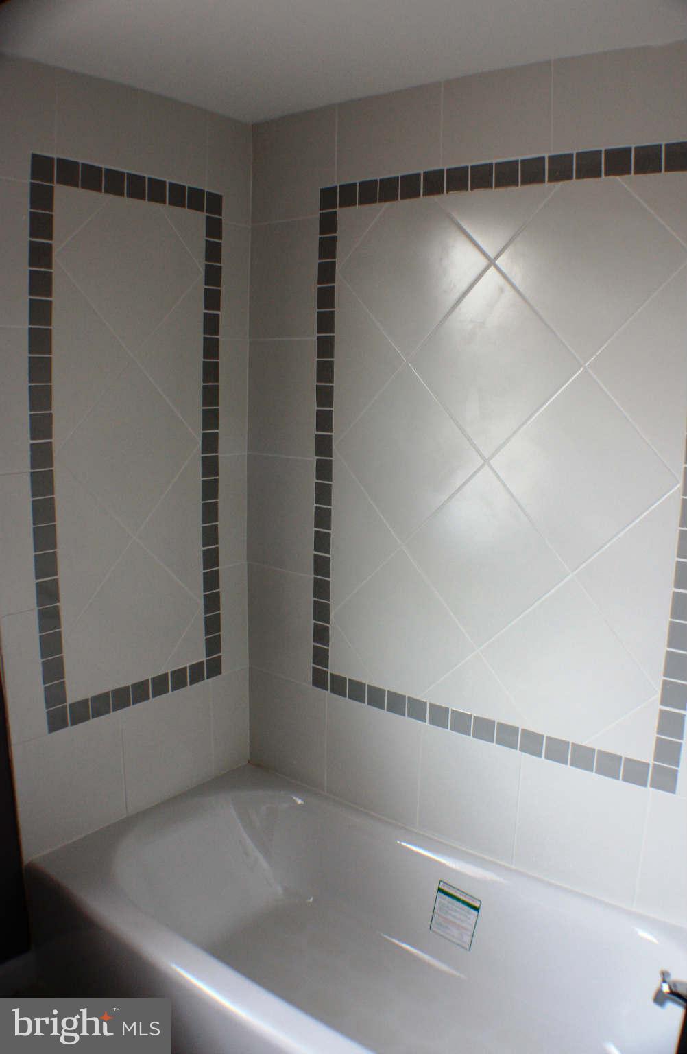 1540 Gleneagle Road Baltimore, MD 21239 - Photo 5 of 14 a bathroom with a bathtub