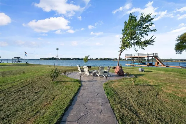 $820,000 | 122 Moonlight Point, Corsicana, TX 75109