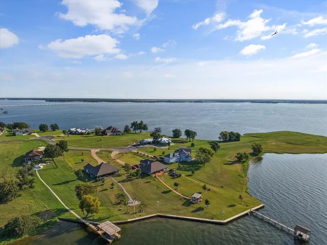 $820,000 | 122 Moonlight Point, Corsicana, TX 75109