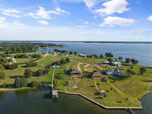 $820,000 | 122 Moonlight Point, Corsicana, TX 75109