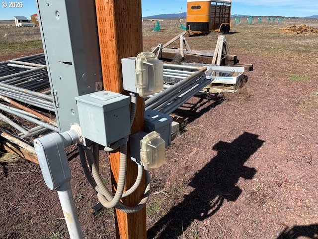 173 Three Spurs Loop Goldendale, WA 98620 - Photo 2 of 17