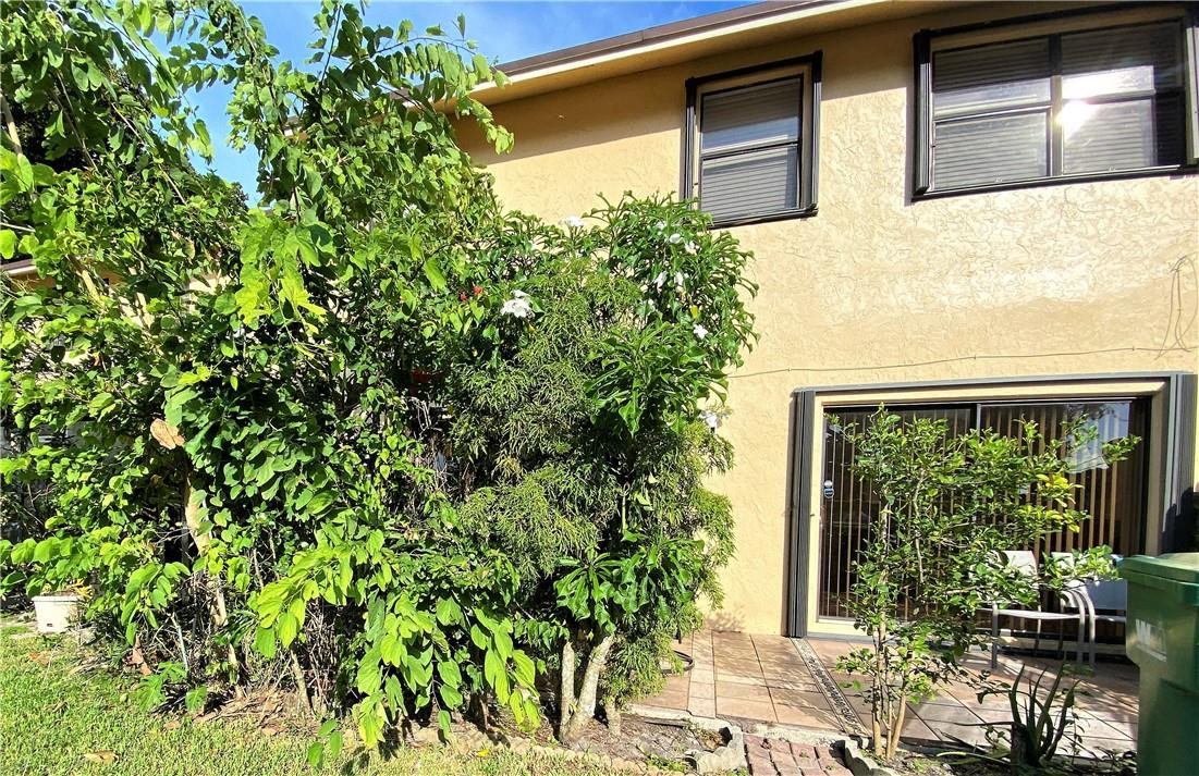 5424 Gate Lake Road, Unit 5424 Tamarac, FL 33319 - Photo 34 of 42 Photo 34