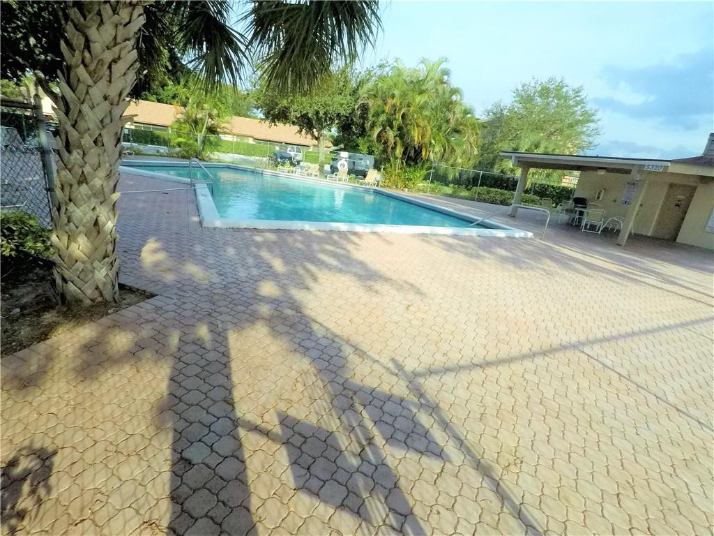 5424 Gate Lake Road, Unit 5424 Tamarac, FL 33319 - Photo 37 of 42 Photo 37