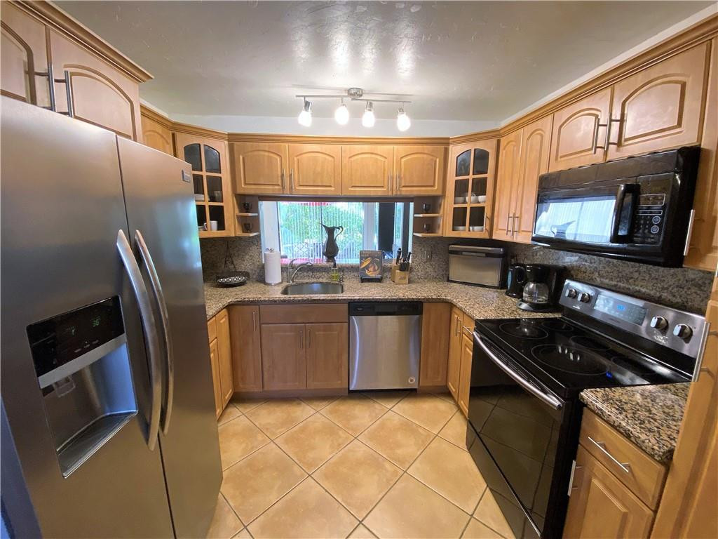 5424 Gate Lake Road, Unit 5424 Tamarac, FL 33319 - Photo 7 of 42 Photo 7