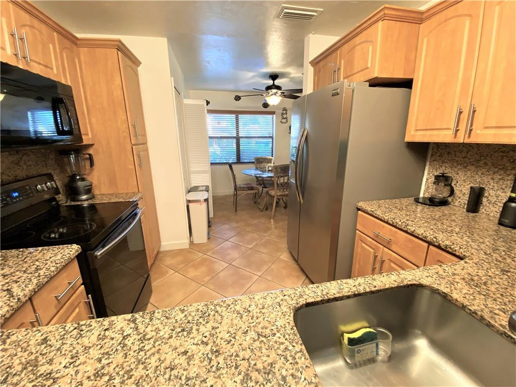 5424 Gate Lake Road, Unit 5424 Tamarac, FL 33319 - Photo 8 of 42 Photo 8