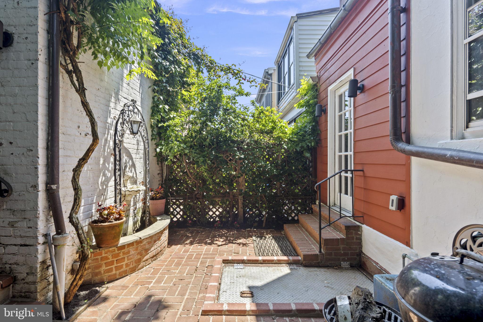 2815 Woodley Road Northwest Washington, DC 20008 - Photo 40 of 43