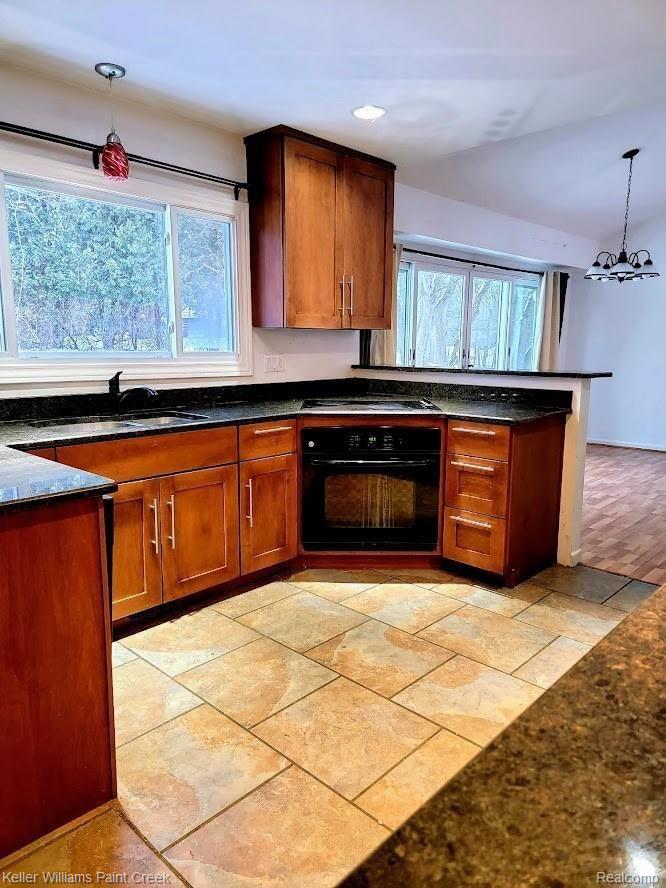 1505 Hampstead Lane Rochester, MI 48309 - Photo 6 of 19 Kitchen (3).jpg