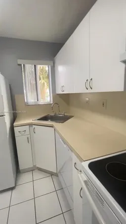 $2,190 | 2690 West 76th Street, Unit 214, Hialeah, FL 33016