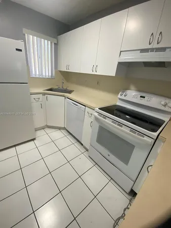 $2,190 | 2690 West 76th Street, Unit 214, Hialeah, FL 33016