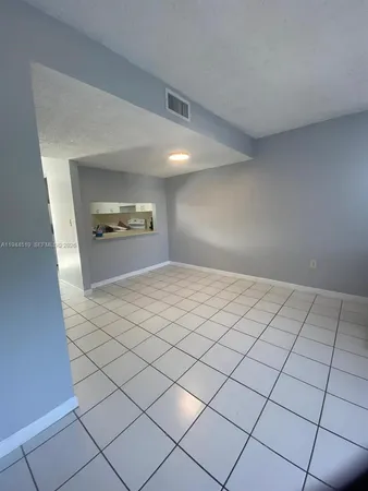$2,190 | 2690 West 76th Street, Unit 214, Hialeah, FL 33016