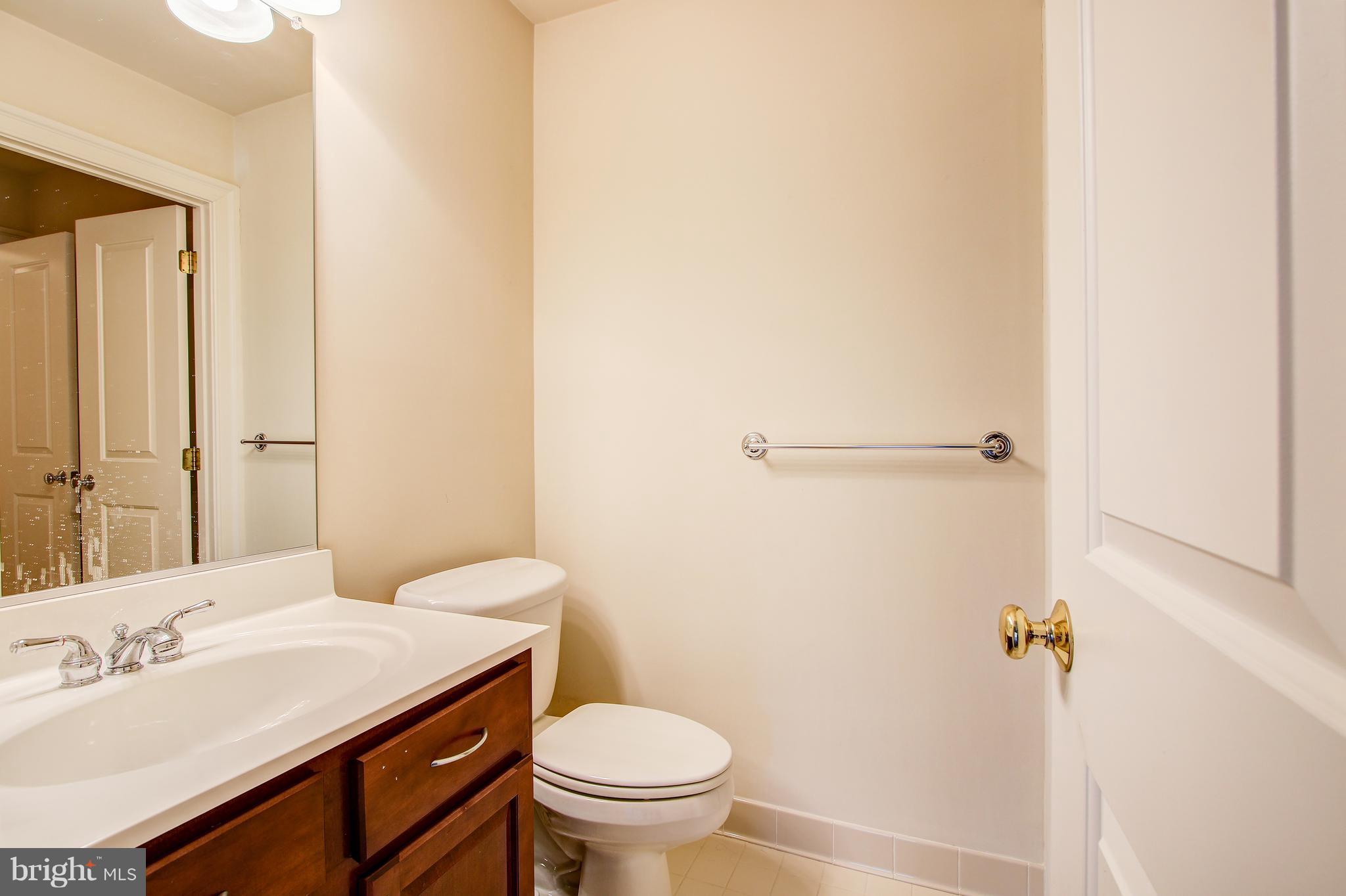 9126 Georgia Avenue Silver Spring, MD 20910 - Photo 25 of 40 Jack-n-Jill bath (3rd full bath)