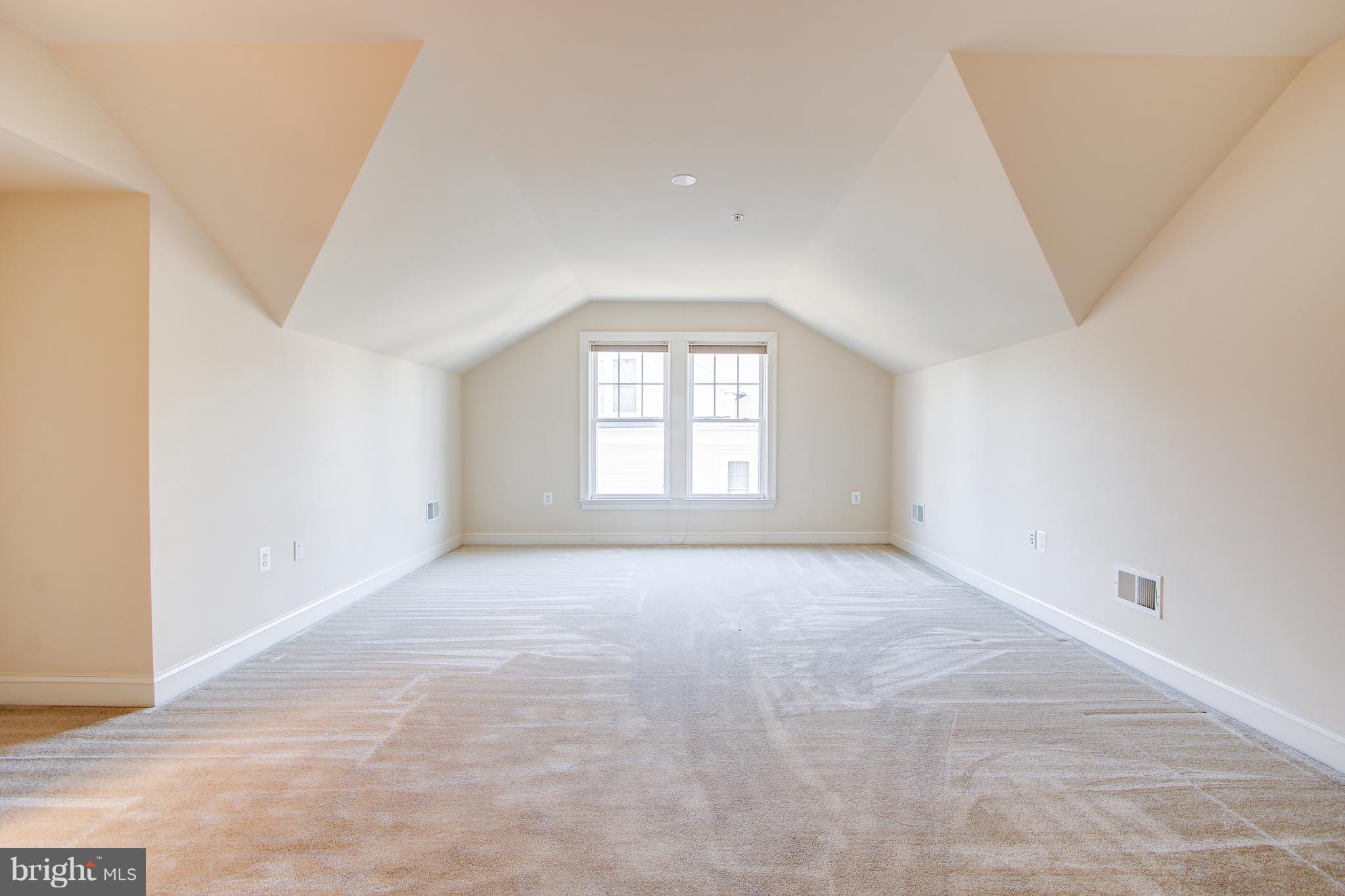 9126 Georgia Avenue Silver Spring, MD 20910 - Photo 28 of 40 Top floor (4th level) Large BR#5 with a FULL bath