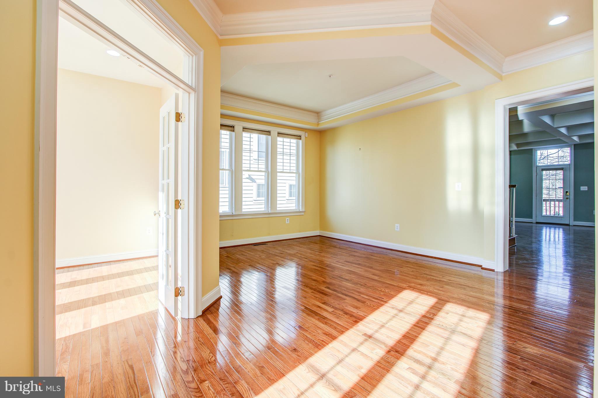 9126 Georgia Avenue Silver Spring, MD 20910 - Photo 6 of 40 Main floor - living room