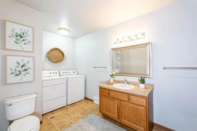 $212,000 | 1871 Nature's Way, Menasha, WI 54952