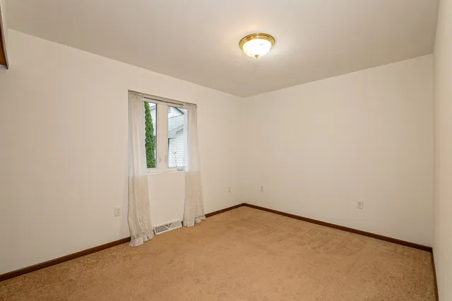 $212,000 | 1871 Nature's Way, Menasha, WI 54952