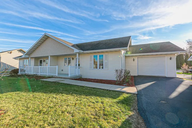 $212,000 | 1871 Nature's Way, Menasha, WI 54952