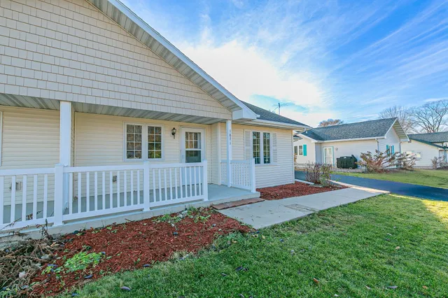 $212,000 | 1871 Nature's Way, Menasha, WI 54952