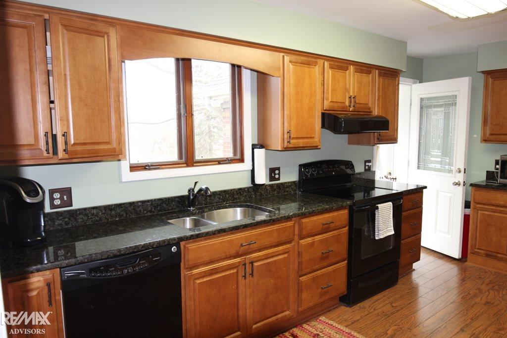 152 Riverside Drive Mount Clemens, MI 48043 - Photo 11 of 28 50030648-10.JPG