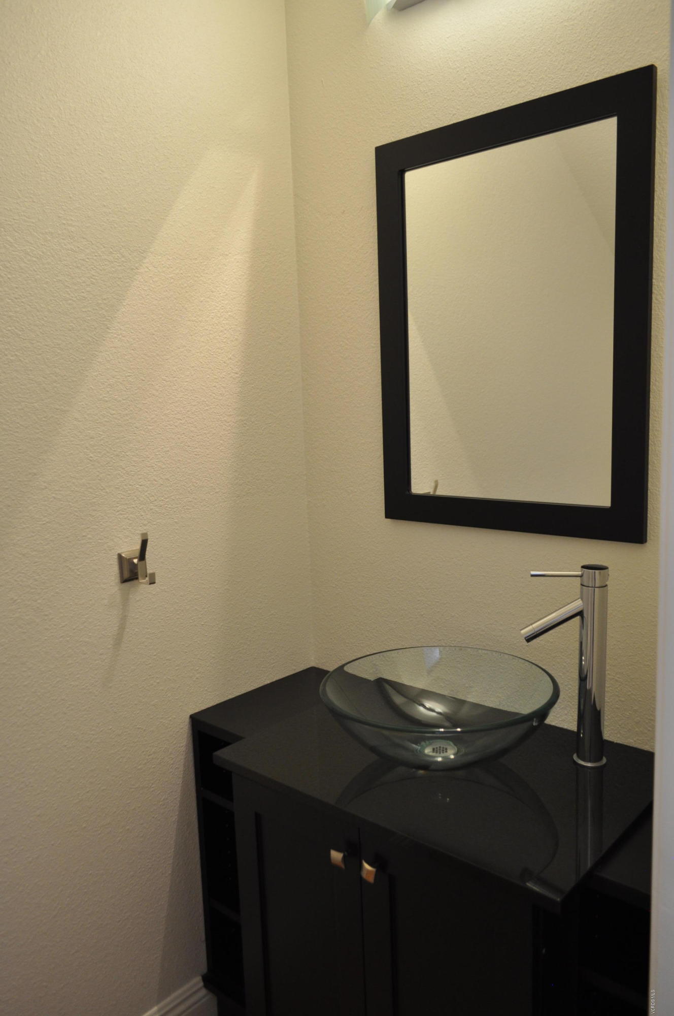 4852 Penrose Avenue Moorpark, CA 93021 - Photo 17 of 20 a bathroom with a sink and a mirror