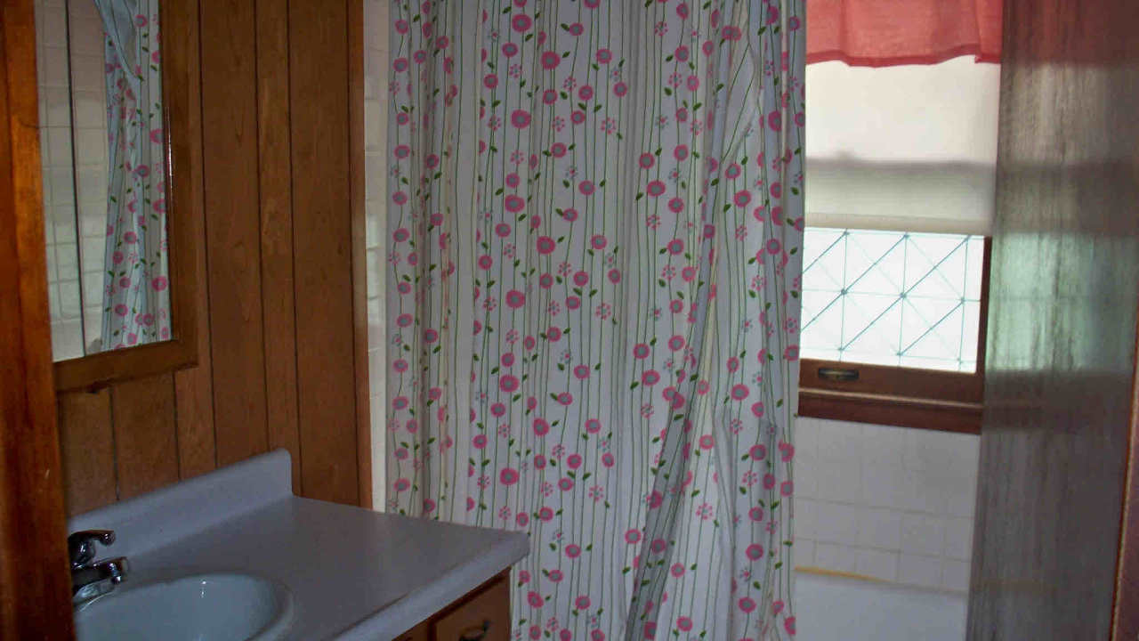 131 Cadwell Road Pittsfield, MA 01201 - Photo 7 of 7 Bath