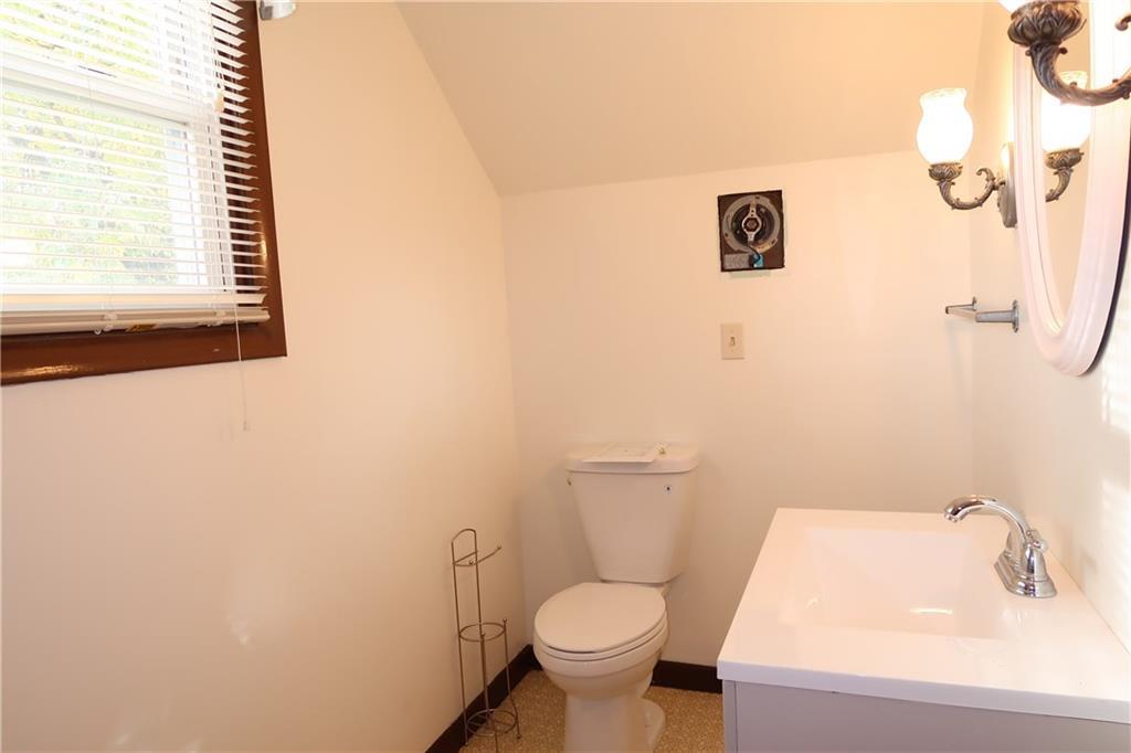 24 Windy Street Augusta, ME 04330 - Photo 29 of 33 Upstairs full bath