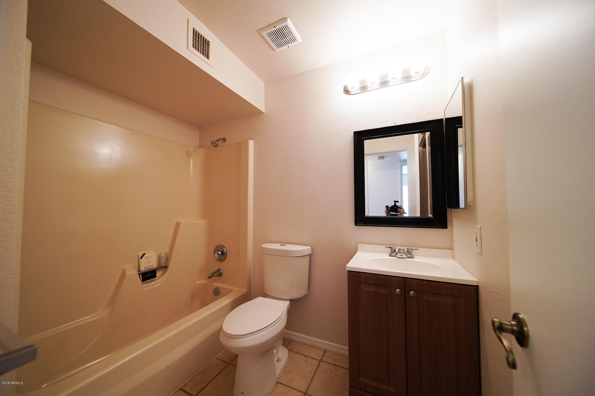 633 North May, Unit 19 Mesa, AZ 85201 - Photo 9 of 14 Hall Bath