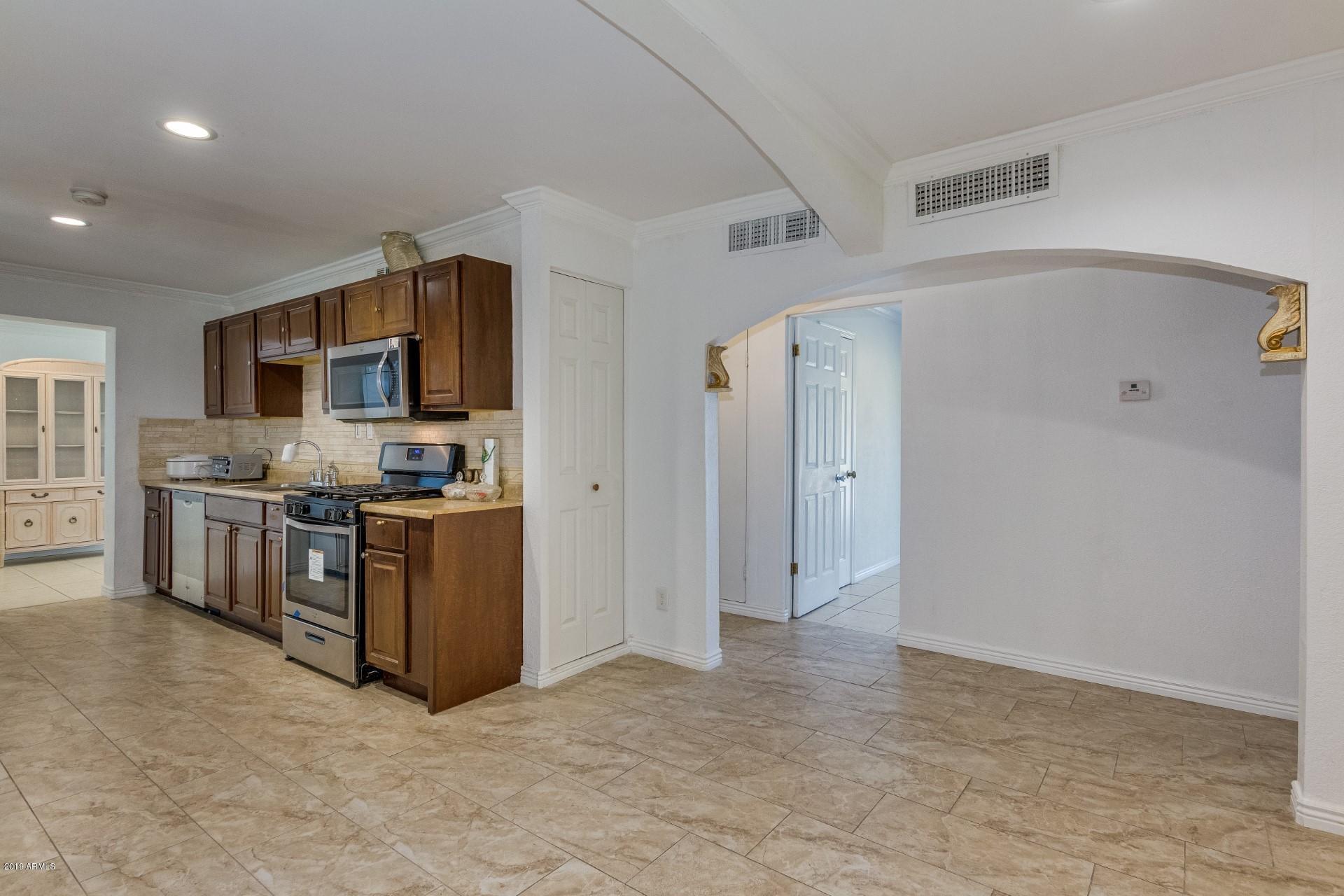 3822 West Thomas Road Phoenix, AZ 85019 - Photo 7 of 22 0007-Thomas (7)