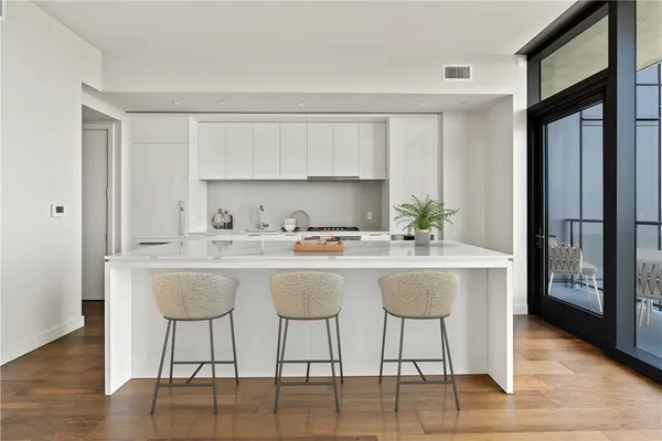 $3,395 | 44 East Avenue, Unit 2011, Austin, TX 78701