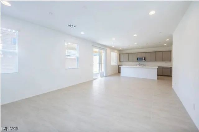 $2,900 | 10407 Sadie Blake Avenue, Las Vegas, NV 89166