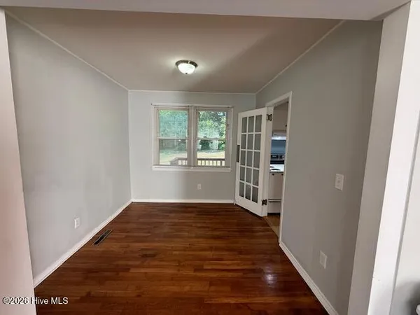 $1,400 | 508 Henderson Drive, Jacksonville, NC 28540