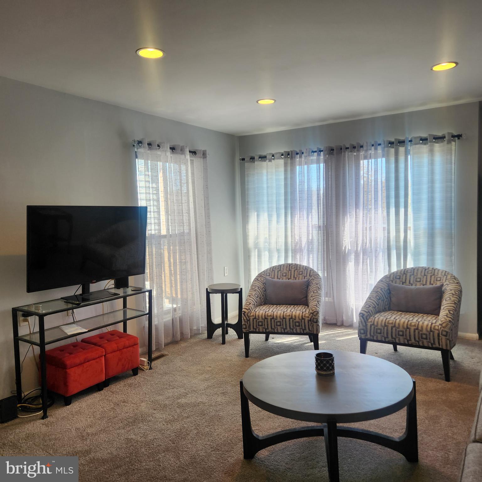 3 Twin Rivers Drive East Windsor, NJ 08520 - Photo 2 of 11 Livingroom