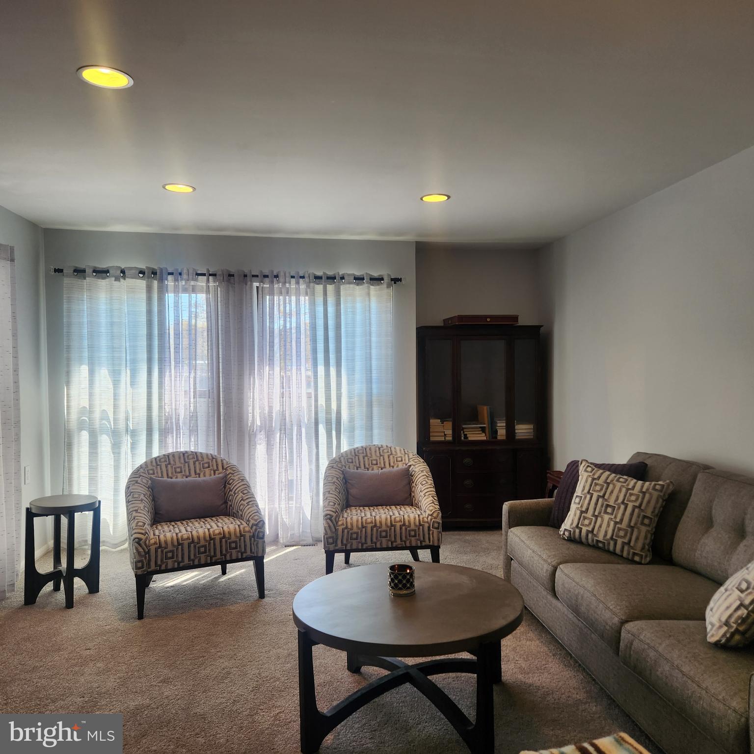 3 Twin Rivers Drive East Windsor, NJ 08520 - Photo 3 of 11 Livingroom