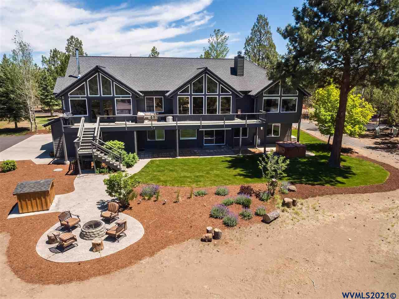 17955 Plainview Road Bend, OR 97703 - Photo 1 of 40