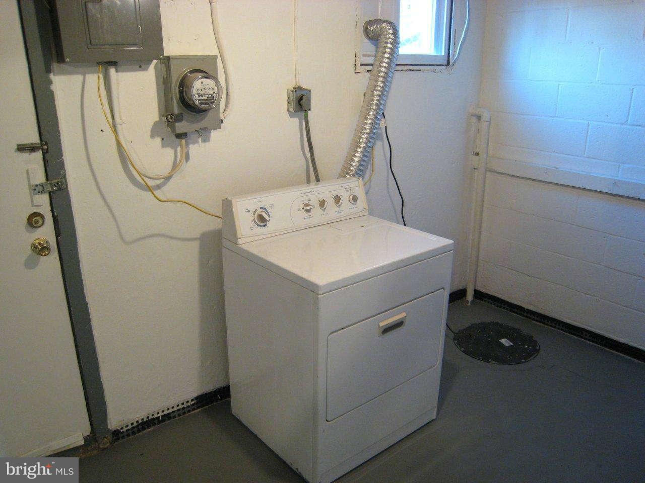 579 Welbrook Road Baltimore, MD 21221 - Photo 16 of 18 Interior (General)