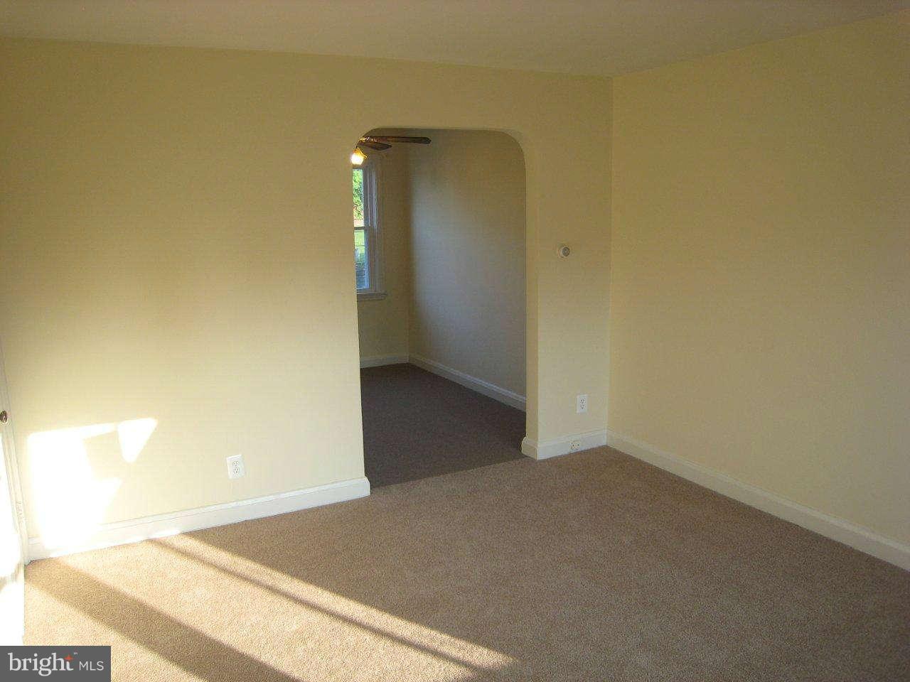579 Welbrook Road Baltimore, MD 21221 - Photo 4 of 18 Living Room