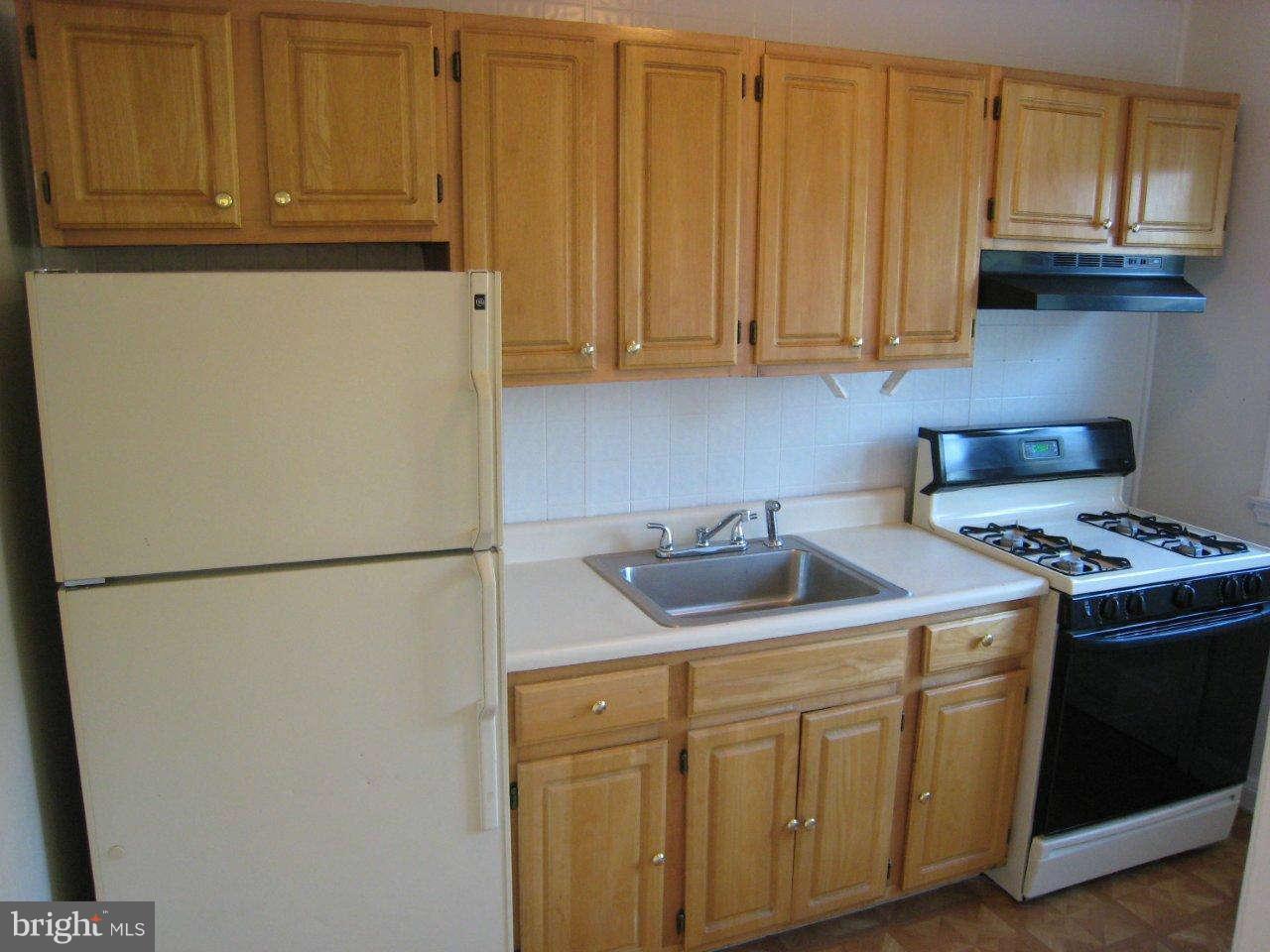 579 Welbrook Road Baltimore, MD 21221 - Photo 6 of 18 Kitchen