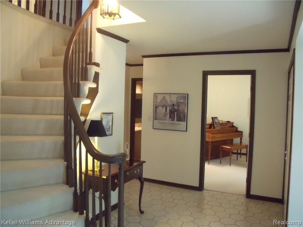 36941 Fox Run Farmington Hills, MI 48331 - Photo 6 of 49