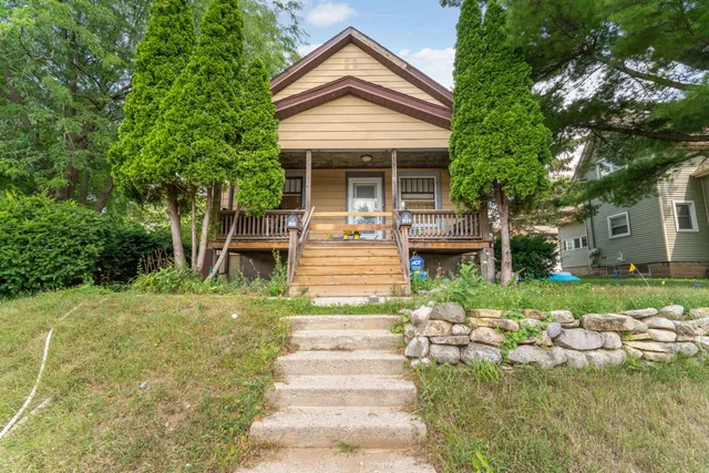 $264,900 | 108 Edgewood Lane, Unit 108A, West Bend, WI 53095